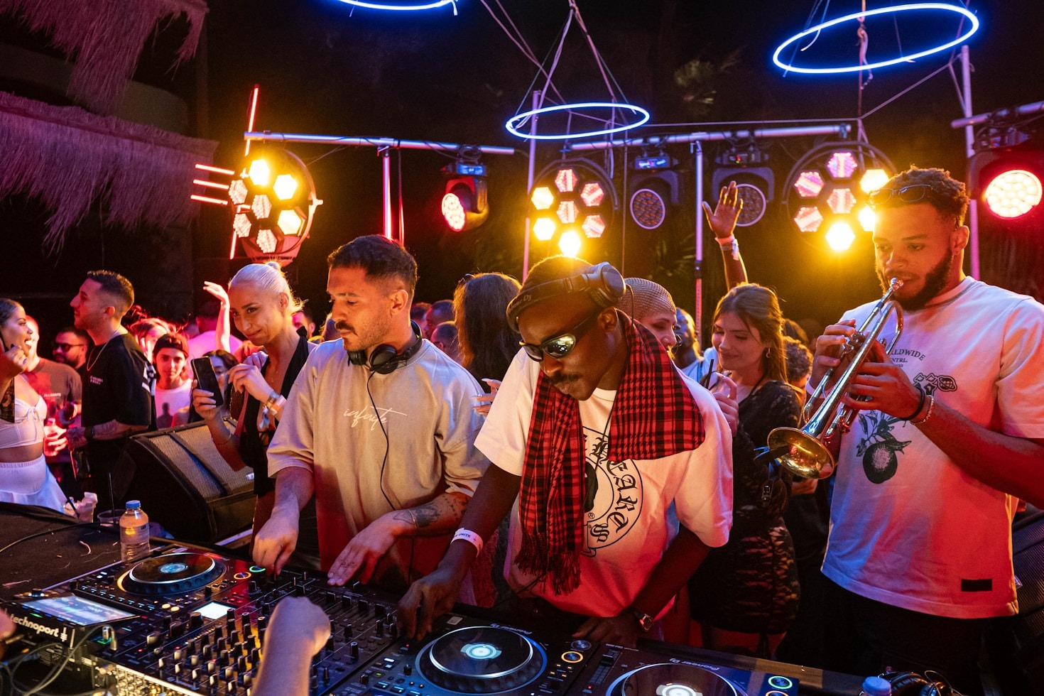 Navigating The Underground Electronic Music Scene